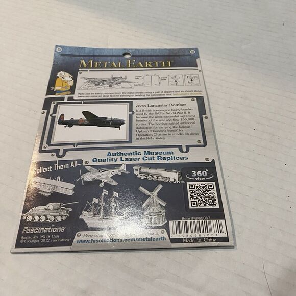 Fascinations Metal Earth Avro Lancaster Bomber 3D Laser Cut Steel Model Kit - Picture 2 of 2